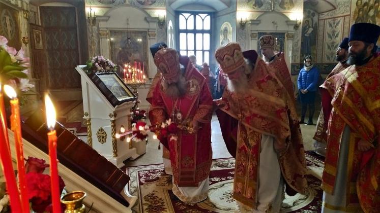 В Светлый понедельник митрополит Кирилл совершил Божественную литургию в храме Преображения Господня