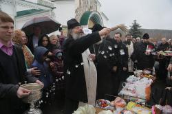 15 апреля 2017 года, в Великую субботу, митрополит Екатеринбургский и Верхотурский Кирилл совершил визит в храм в честь Преображения Господня, где освятил пасхальные куличи и яйца