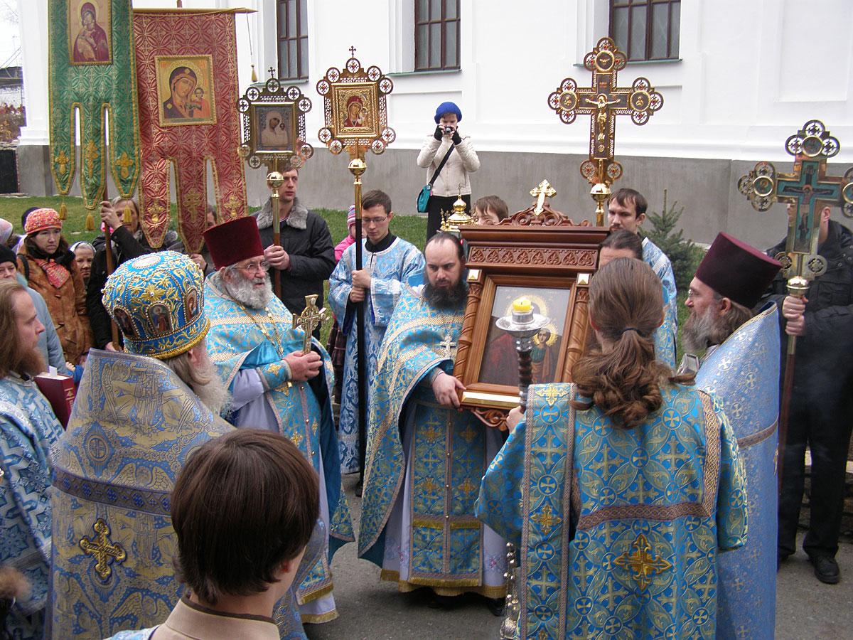 День Казанской иконы Божией Матери и праздник народного единства