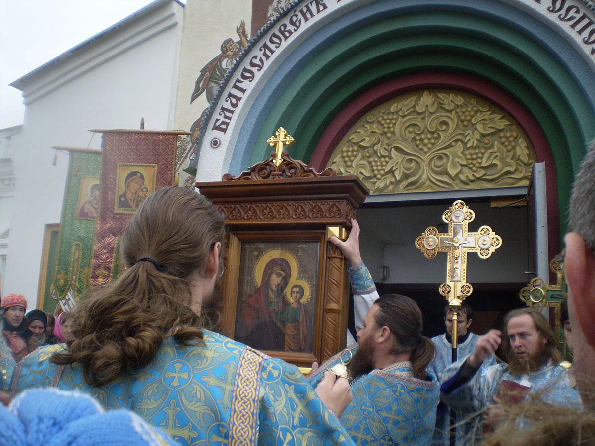 День Казанской иконы Божией Матери и праздник народного единства