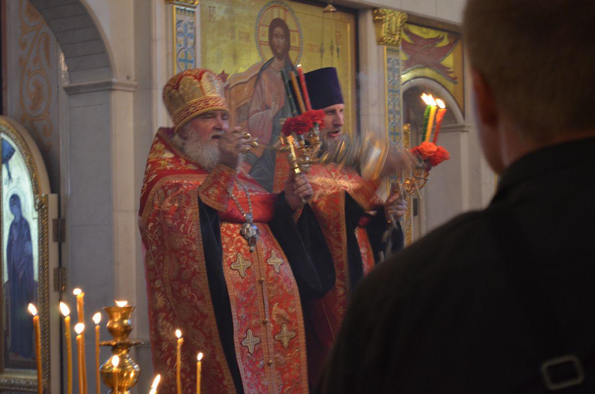 Митрополит Кирилл совершил вечернюю службу отдания Пасхи