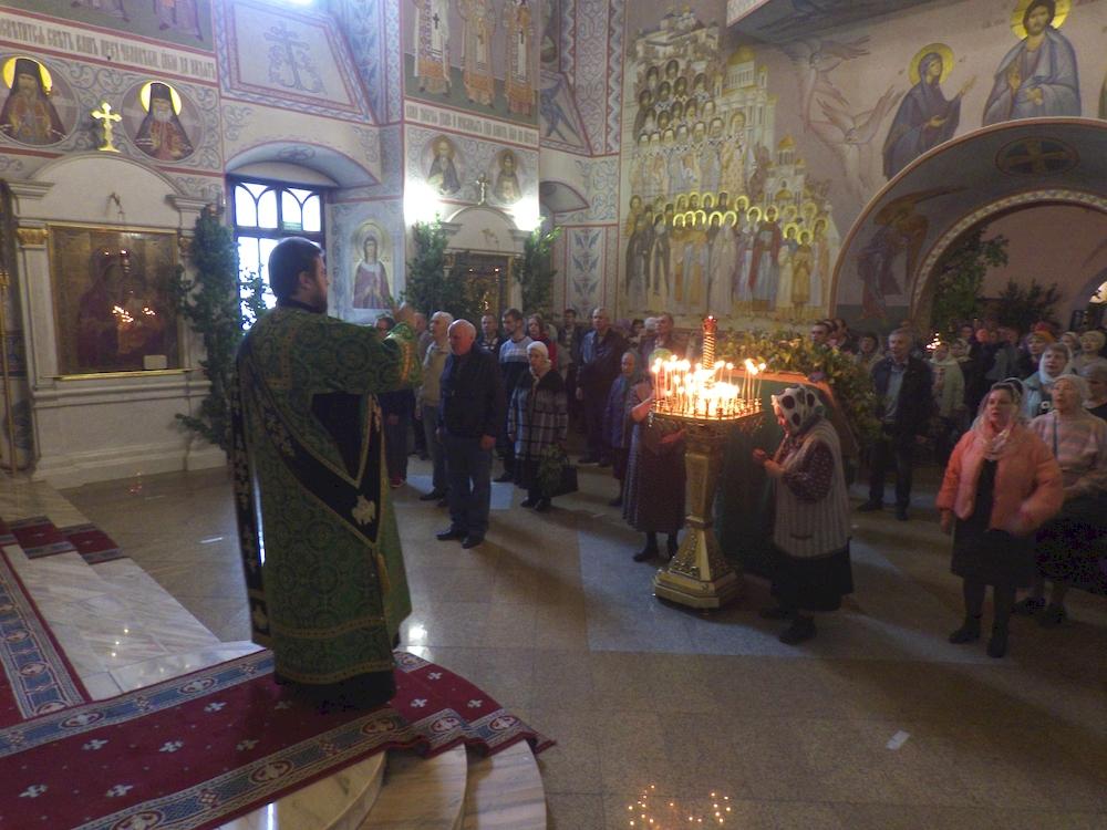 Праздничная Божественная литургия в день Святой Троицы